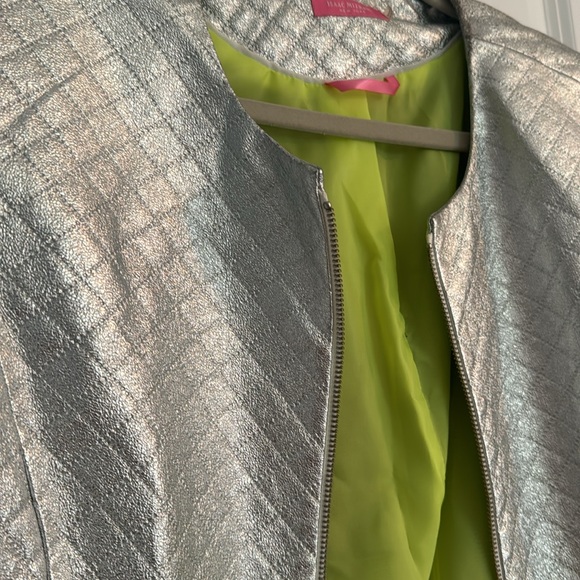 gorgeous quilted Isaac Mizrahi silver blazer zip up - Picture 3 of 5